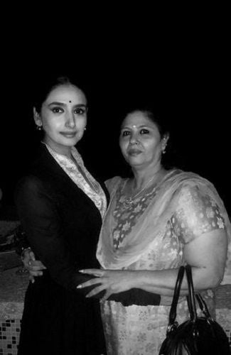 Ragini Dwivedi With Her Mother