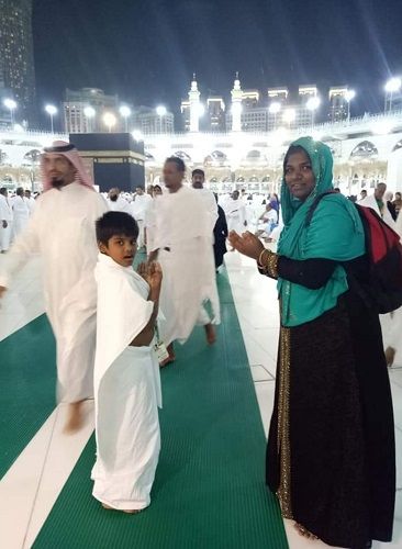 Aranthangi Nisha With Her Family at Hajj