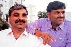 Harshad Mehta with his brother Ashwin Mehta