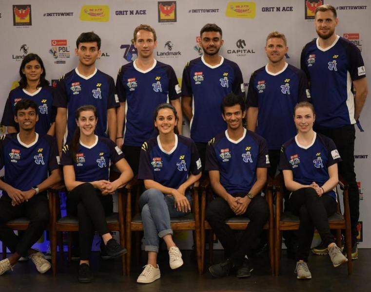 Mathias Boe & Taapsee Pannu with Pune 7 Aces team