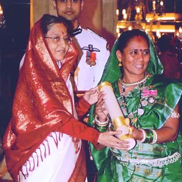Phoolbasan Bai Yadav Receiving Padma Shri