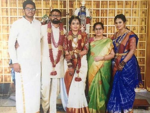 Ramya Pandian With Her Family