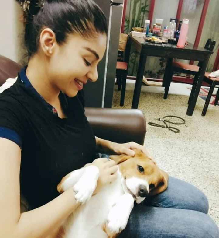 Sanam Shetty with her pet dog