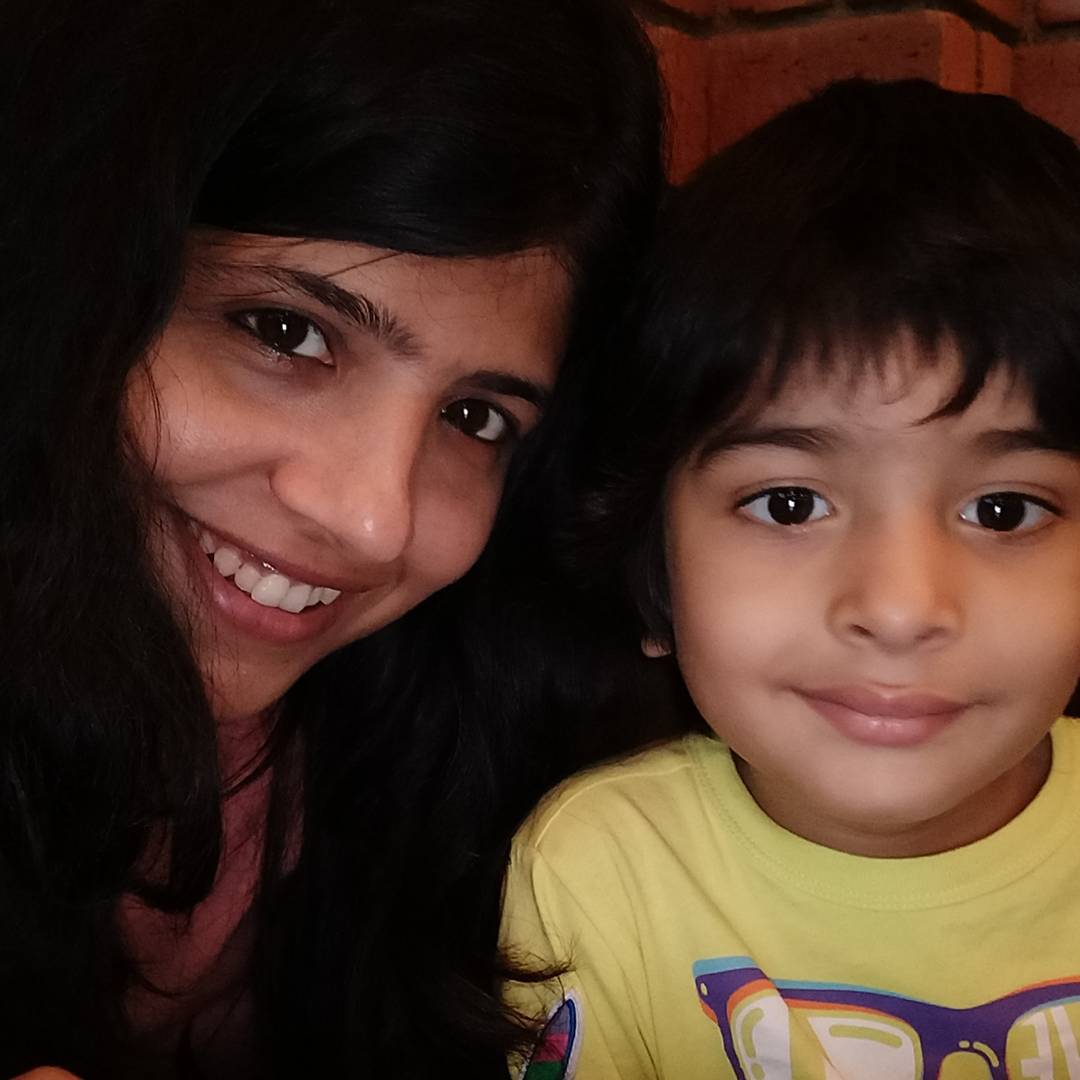 Swati Khandelwal with her son 