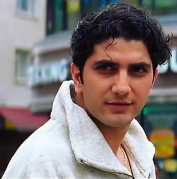 Faraaz Khan Age, Death, Wife, Children, Family, Biography & More ...