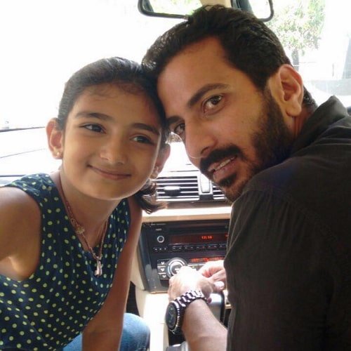 Jithan Ramesh with his daughter