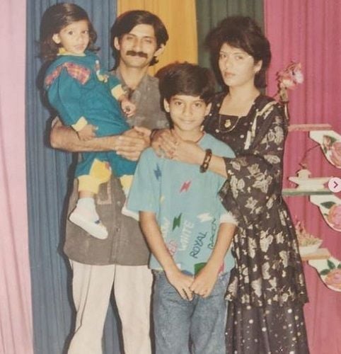 Milind Chandwani's Old Picture With His Family