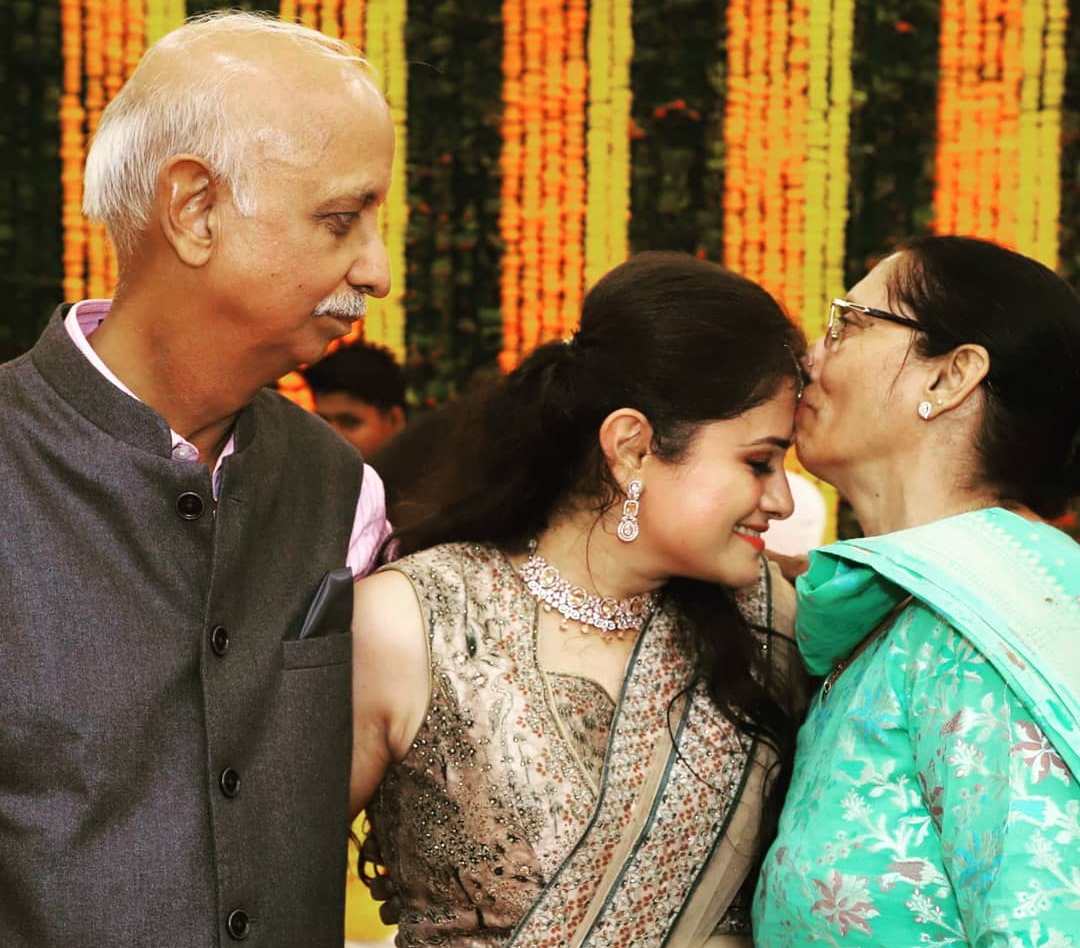 Mohita Sharma with her parents 
