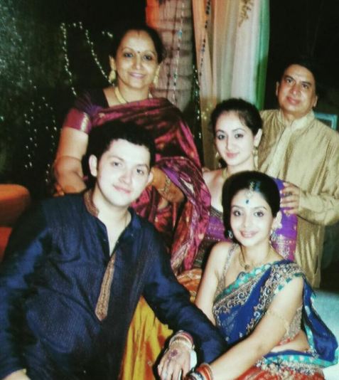 Ruchika kapoor with her family
