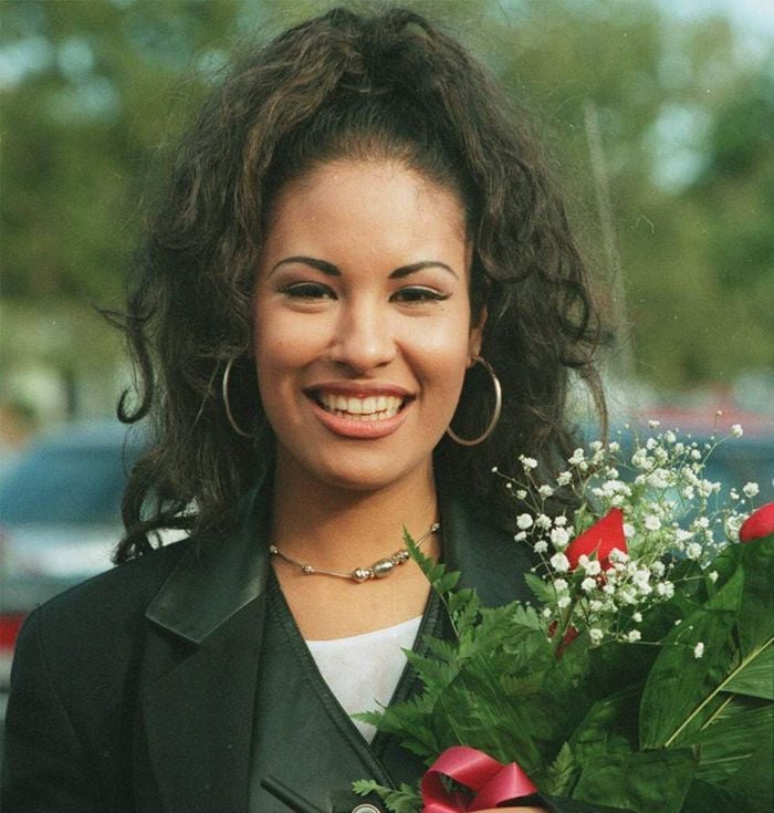 Selena Quintanilla loved & embraced her naturally curly hair (PHOTOS) |  MamasLatinas.com