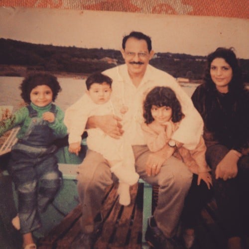 Shernavaz Jijina's family picture with her mom (right), father, (middle), and her two sisters (middle and right)