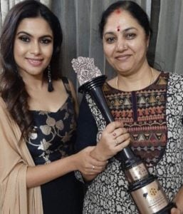 Sonu Gowda with Chandanavana Film Critics Award