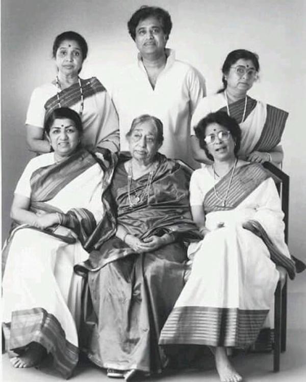 Usha Mangeshkar with her siblings