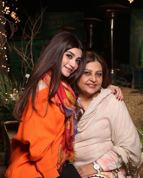 Zoya Nasir with her mother