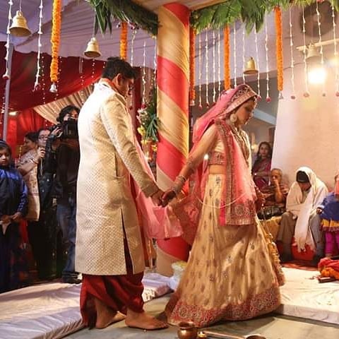 Abijit Ganguly with his wife Nidhi Shah during the wedding ceremony