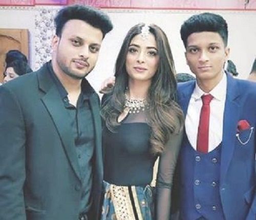 Afreen Alvi with her Brothers