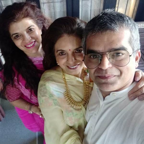 Atul Khatri with his sisters (Anjali in far left and Aruna in the middle)