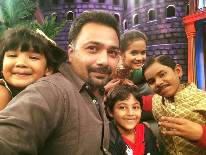 Hemant Kher with the contestants of India's Best Dramebaaz