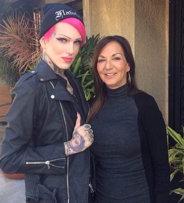 Jeffree Star with his mother