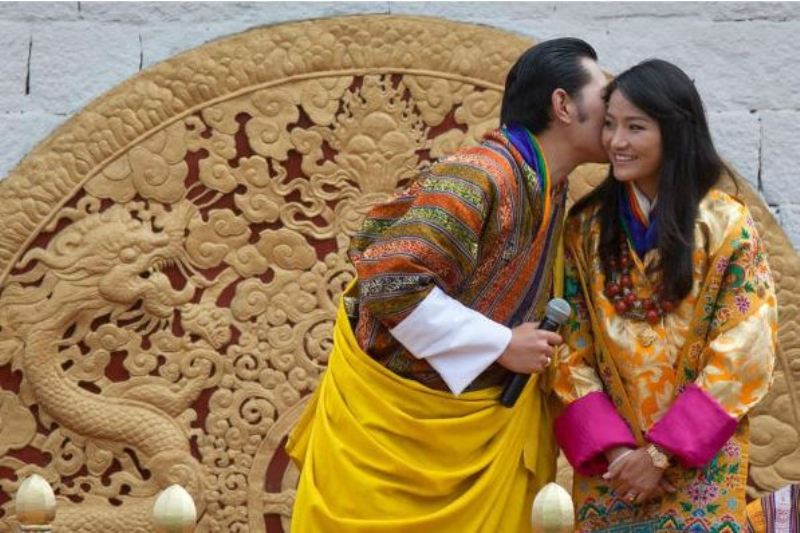 King Jigme publicly showing affection for his wife Jetsun Pema