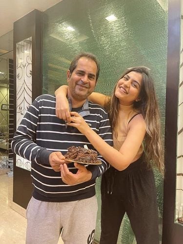 Kritika Khurana with her father