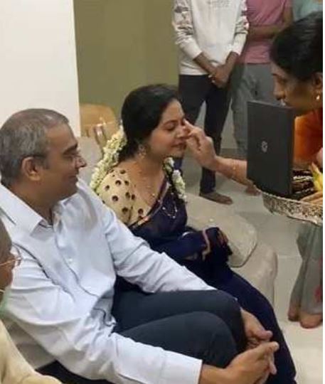 Sunitha Upadrashta his engagement day