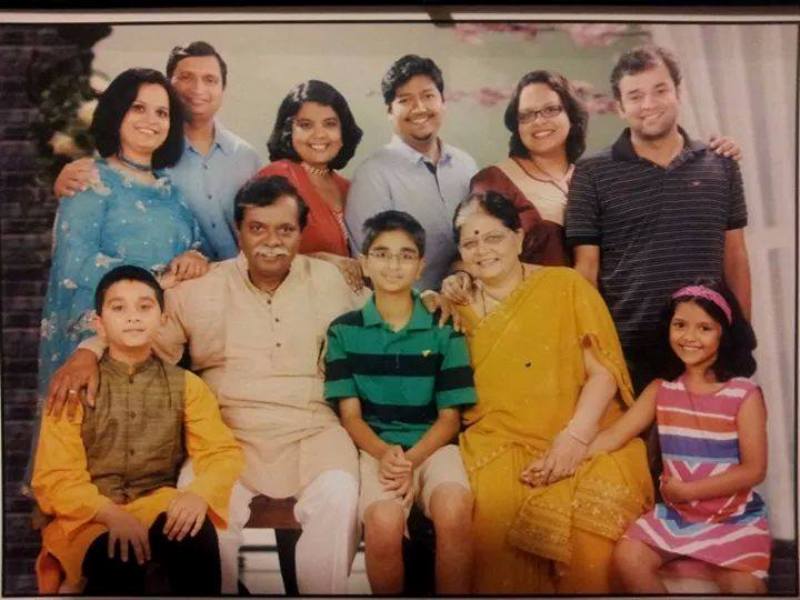 Sadashiv Amrapurkar's family (Sayali is on the far left)