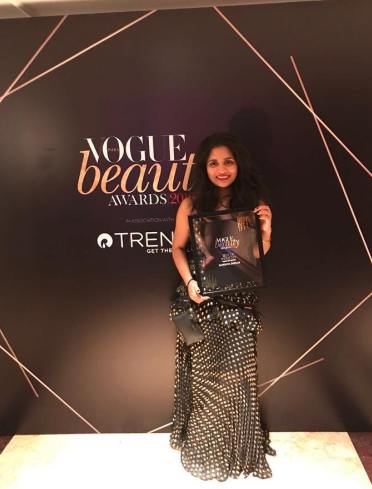 Sandhya Shekar with Vogue Best Makeup Artist of the Year 2018 award