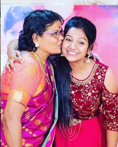 VJ Chitra with her Mother