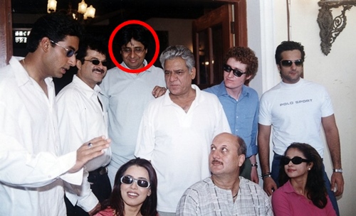 Vashu Bhagnani (in circle) on the set of Om Jai Jagadish with the star cast