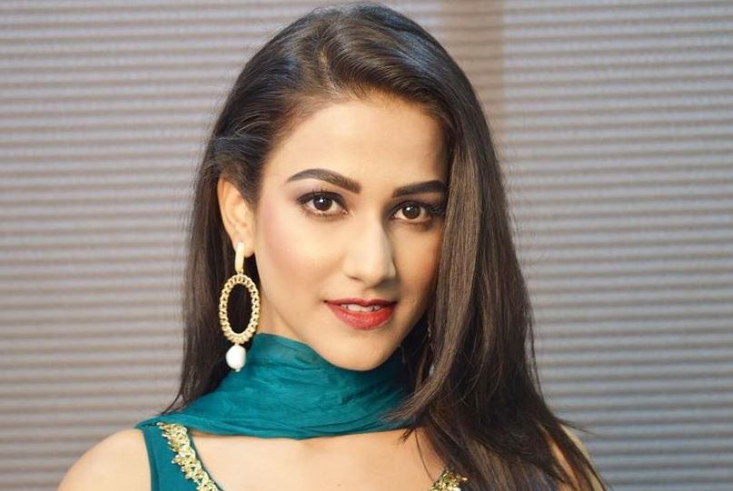 Amandeep Sidhu Height, Age, Boyfriend, Family, Biography & More » StarsUnfolded