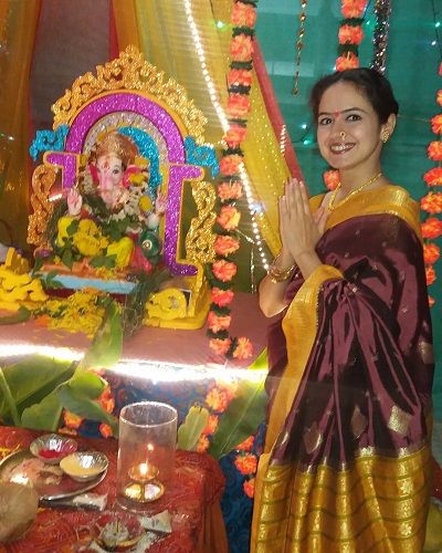 Bhagyashree Nh with lord Ganesha's idol