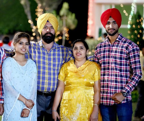 Harpreet Brar with his parents and sister