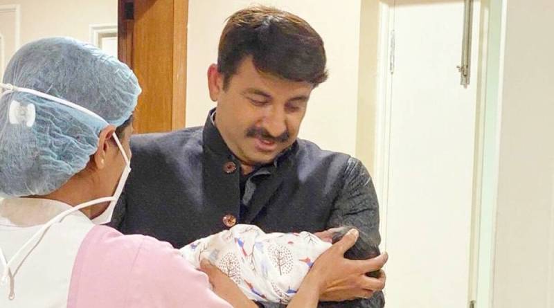 Manoj Tiwari's newborn daughter in December 2020