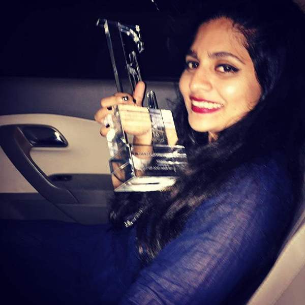 Sandhya Shekar with Elle Artist of the Year award