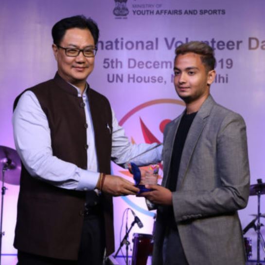 Zabi Khan receiving an award