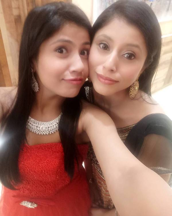 Akanksha Sharma with her sister