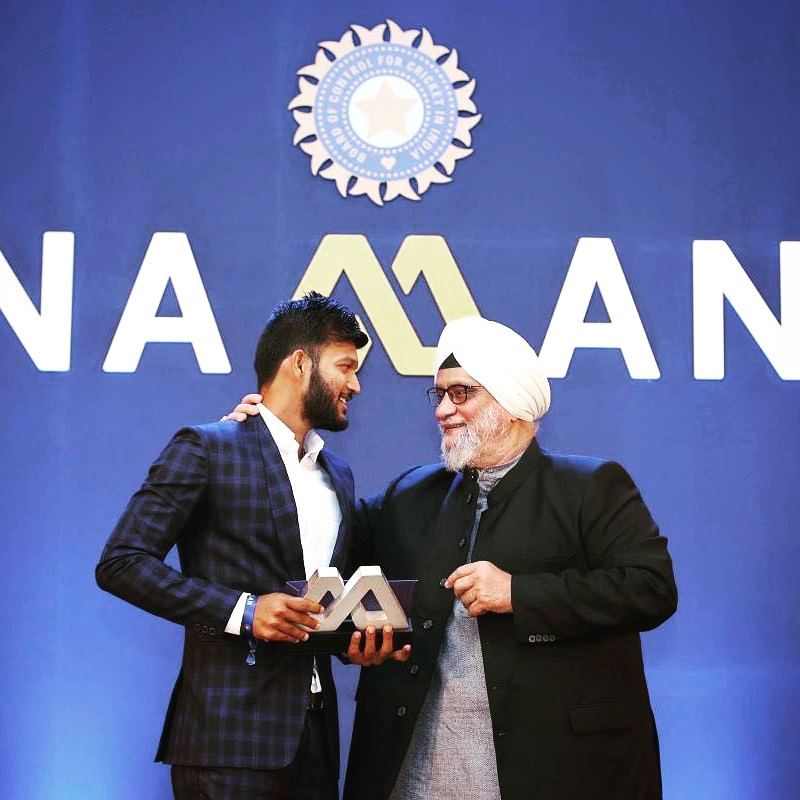 Former Indian cricketer Bishan Singh Bedi presenting BCCI's Lala Amarnath award for Best All-rounder to Jalaj Saxena