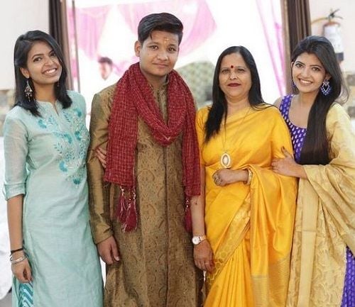 Gouri Agarwal with her family