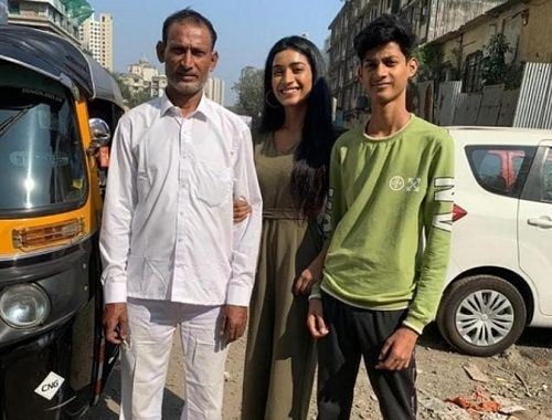 Manya Singh with her father and brother