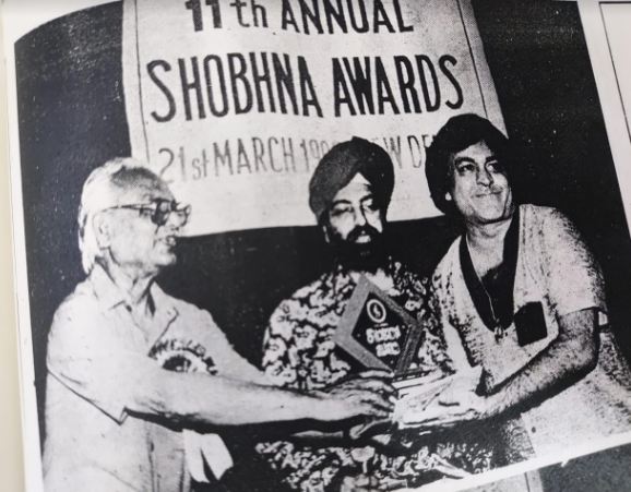 Narendra Chanchal receiving the Shobhna Award