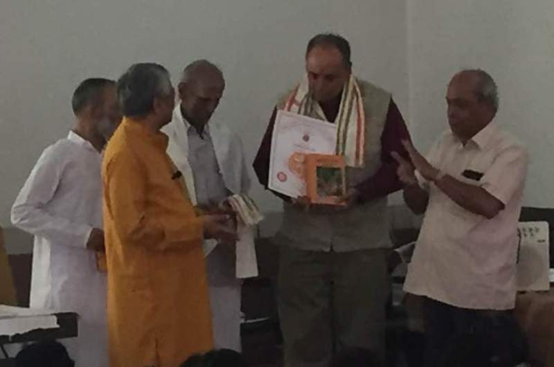 Sanjiv Bhasin getting conferred with the Jyotish Kovid degree