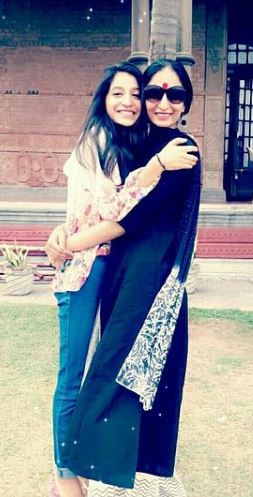 Aarushi Chib with her mother