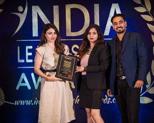 Aastha Jha receiving India Leadership Award