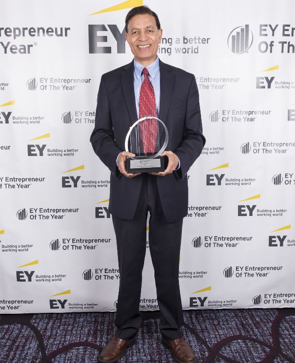 Jay Chaudhry posing with the EY Entrepreneur of the Year Northern California Regional Award