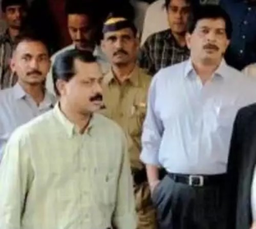 Sachin Vaze with Pradeep Sharma during a court hearing