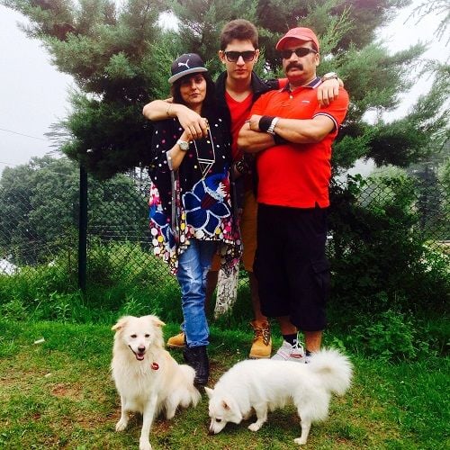 Samarthya Gupta with his parents and pet dogs