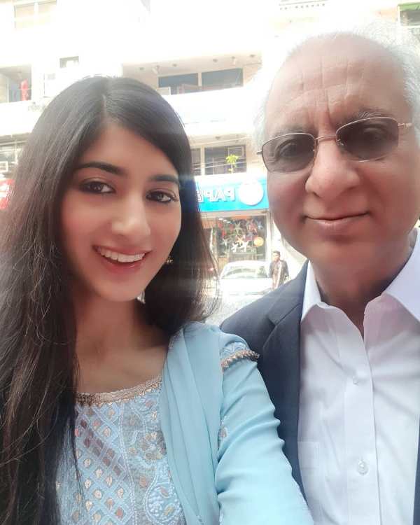 Samridhi Dewan with her father 