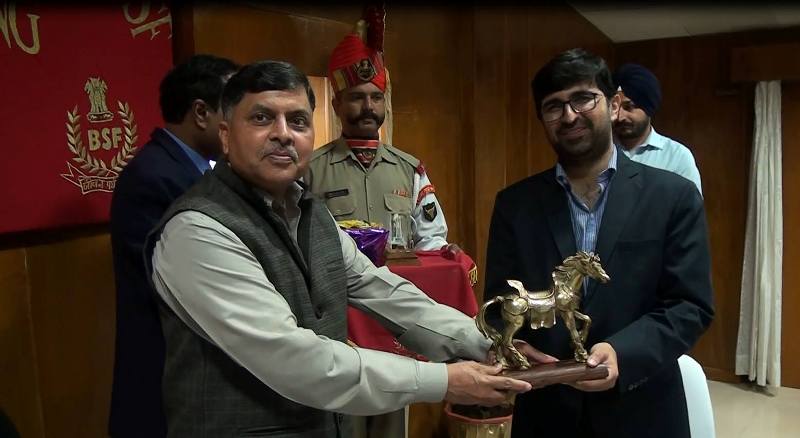 Varun Malhotra receiving a memento from a BSF officer for his financial traning initiatives
