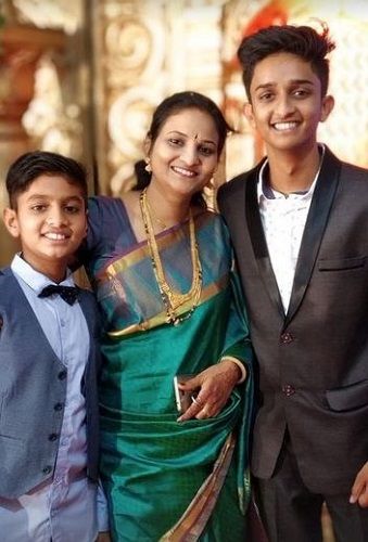 Vishwanath Haveri with his mother and brother